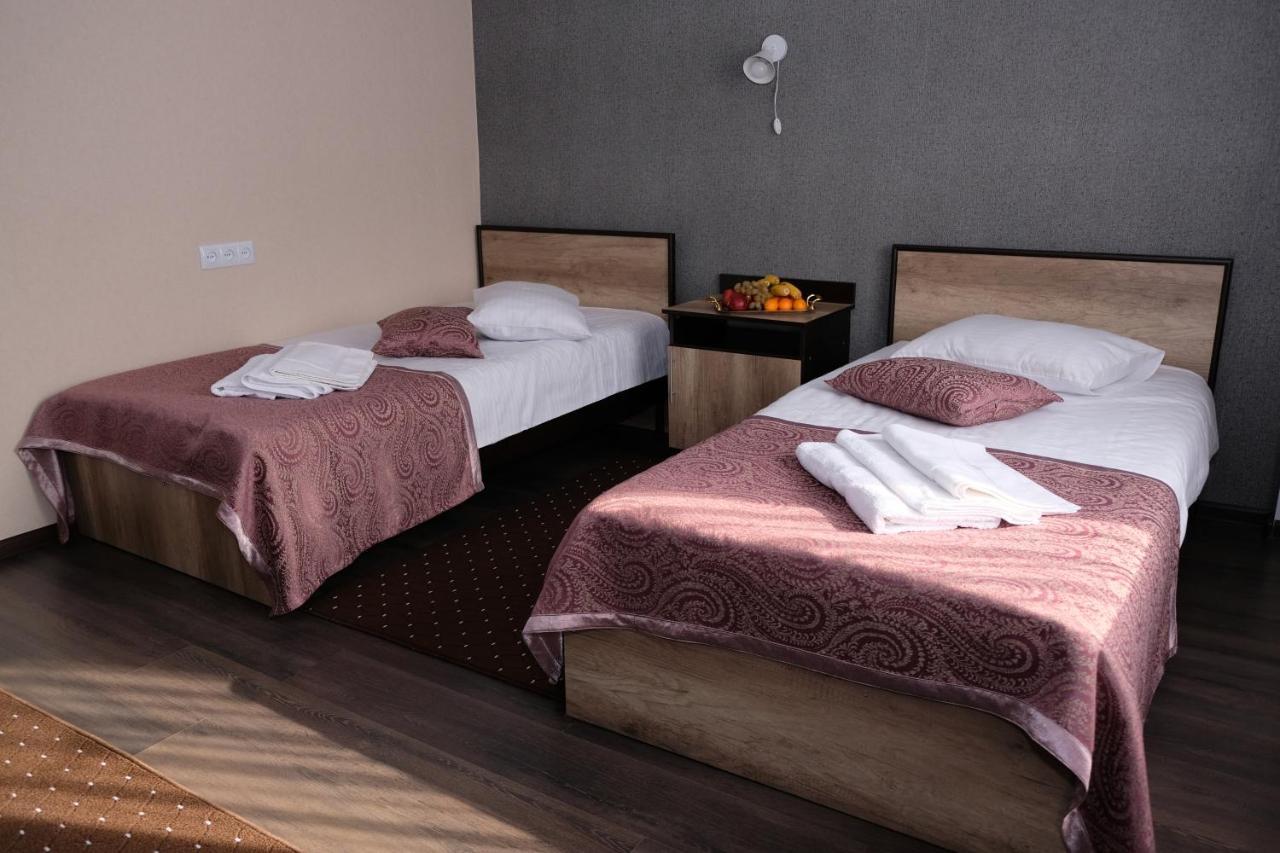 Orient Hotel Osh Luaran gambar