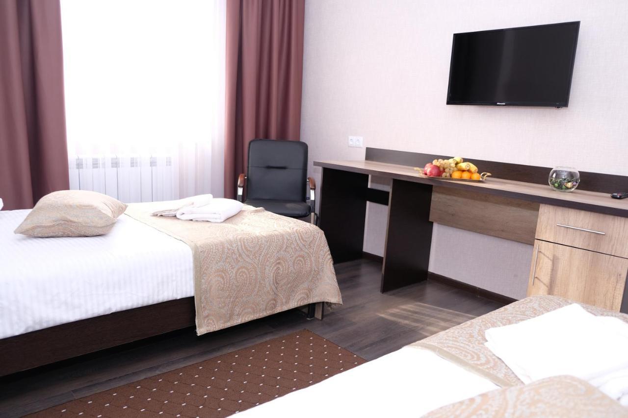 Orient Hotel Osh Luaran gambar