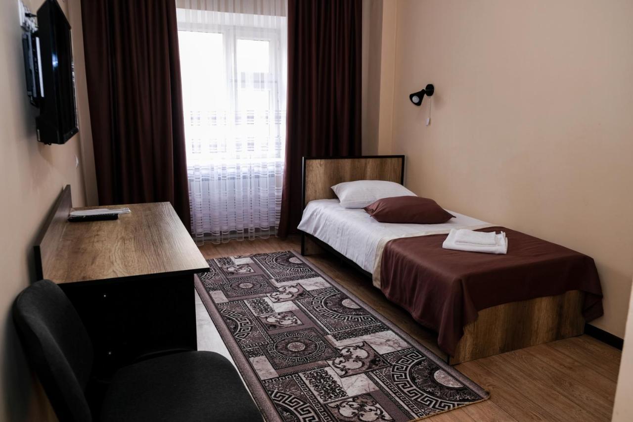 Orient Hotel Osh Luaran gambar